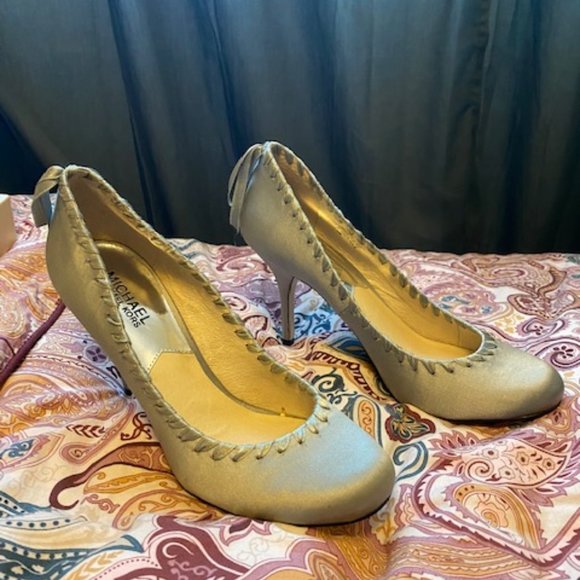 Glam Silver Satin Michal Kor Pumps - Picture 7 of 8
